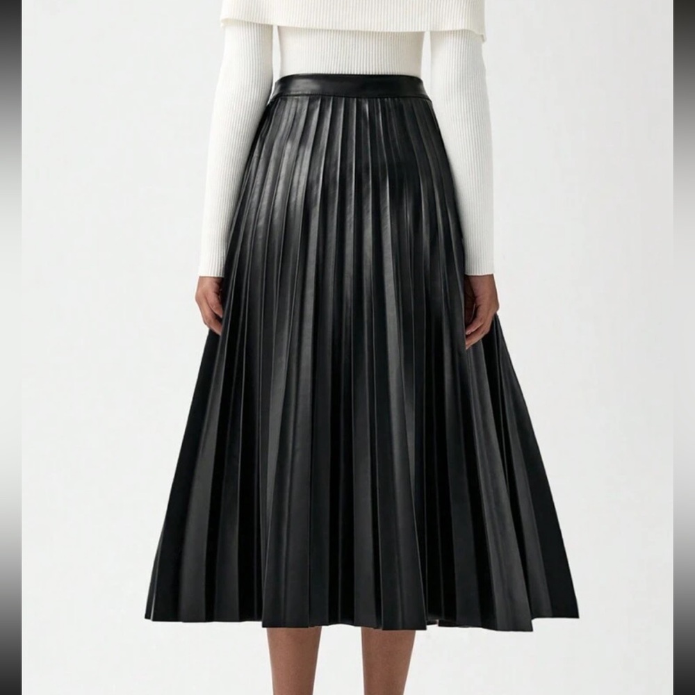 Luxe Black pleated accordion vegan leather midi skirt - Picture 3 of 5
